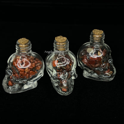 Botellas con forma de calavera con chips de jaspe rojo