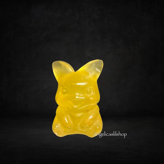 Talla de Pikachu en fluorita amarilla